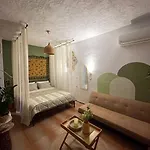 Aether Terra Rooms דירה פליראקי